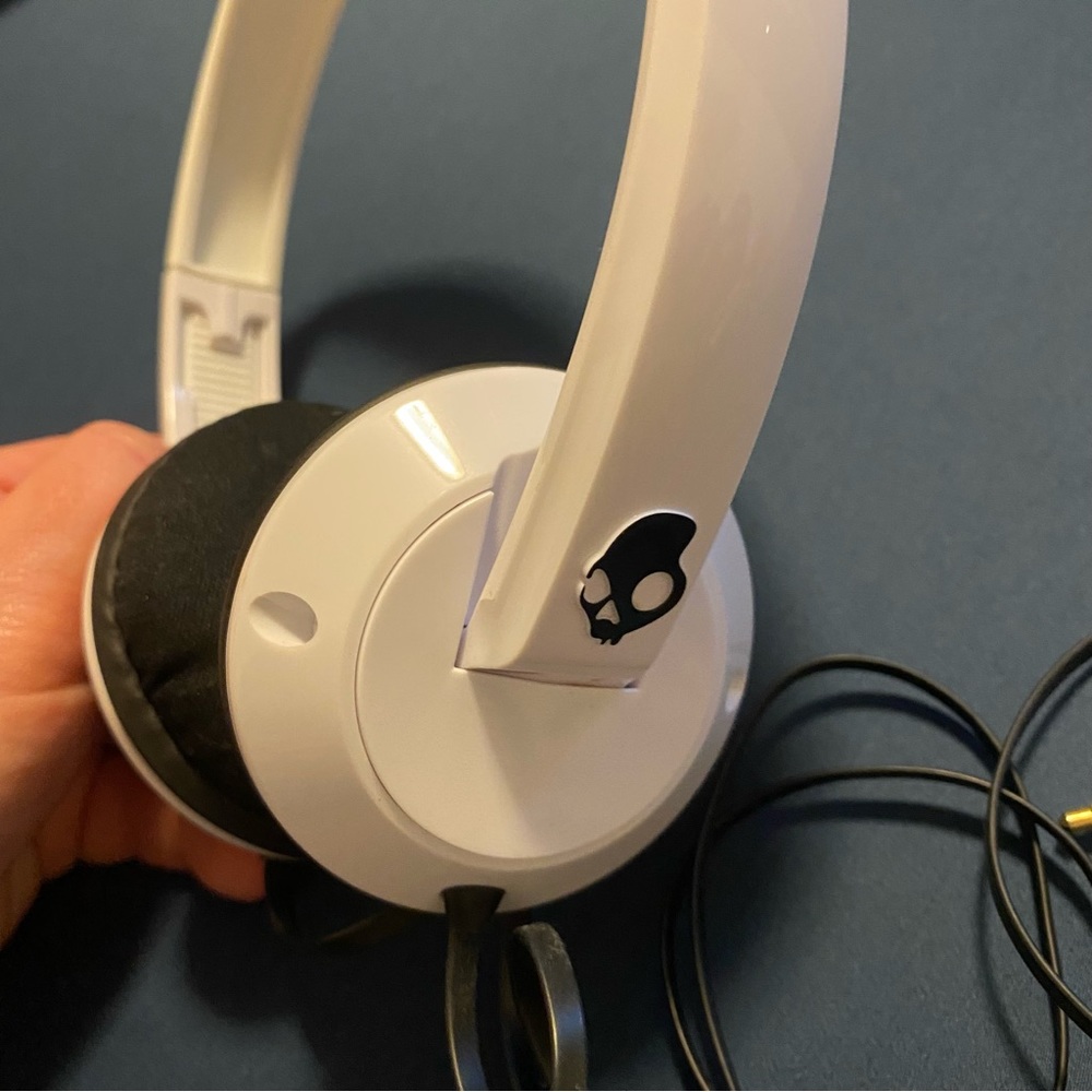 SkullCandy ☠️ Adjustable over the ear headphones - Picture 3 of 6